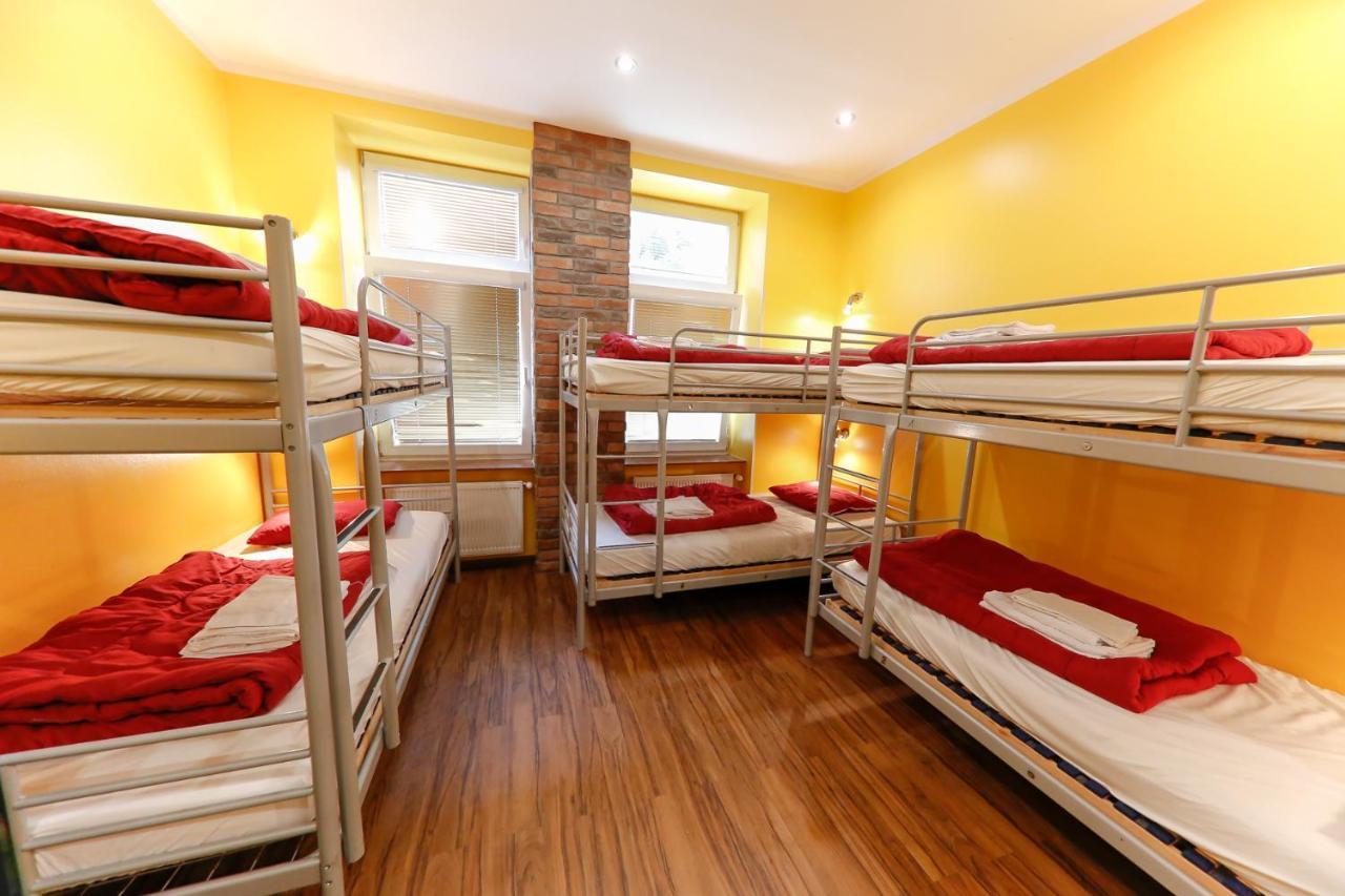 Bed in een Gemengde Slaapzaal met 6 Bedden
