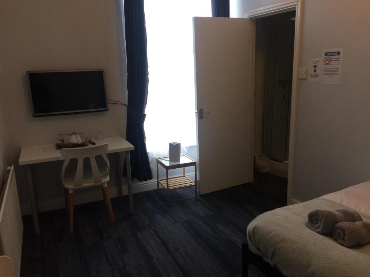 Twin Room with Private Bathroom