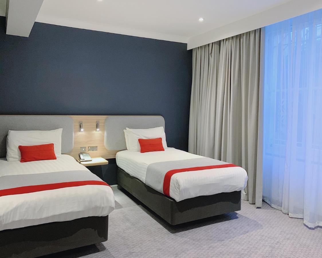 Standaard Tweepersoonskamer met 2 Aparte Bedden en Gratis Warm Ontbijt