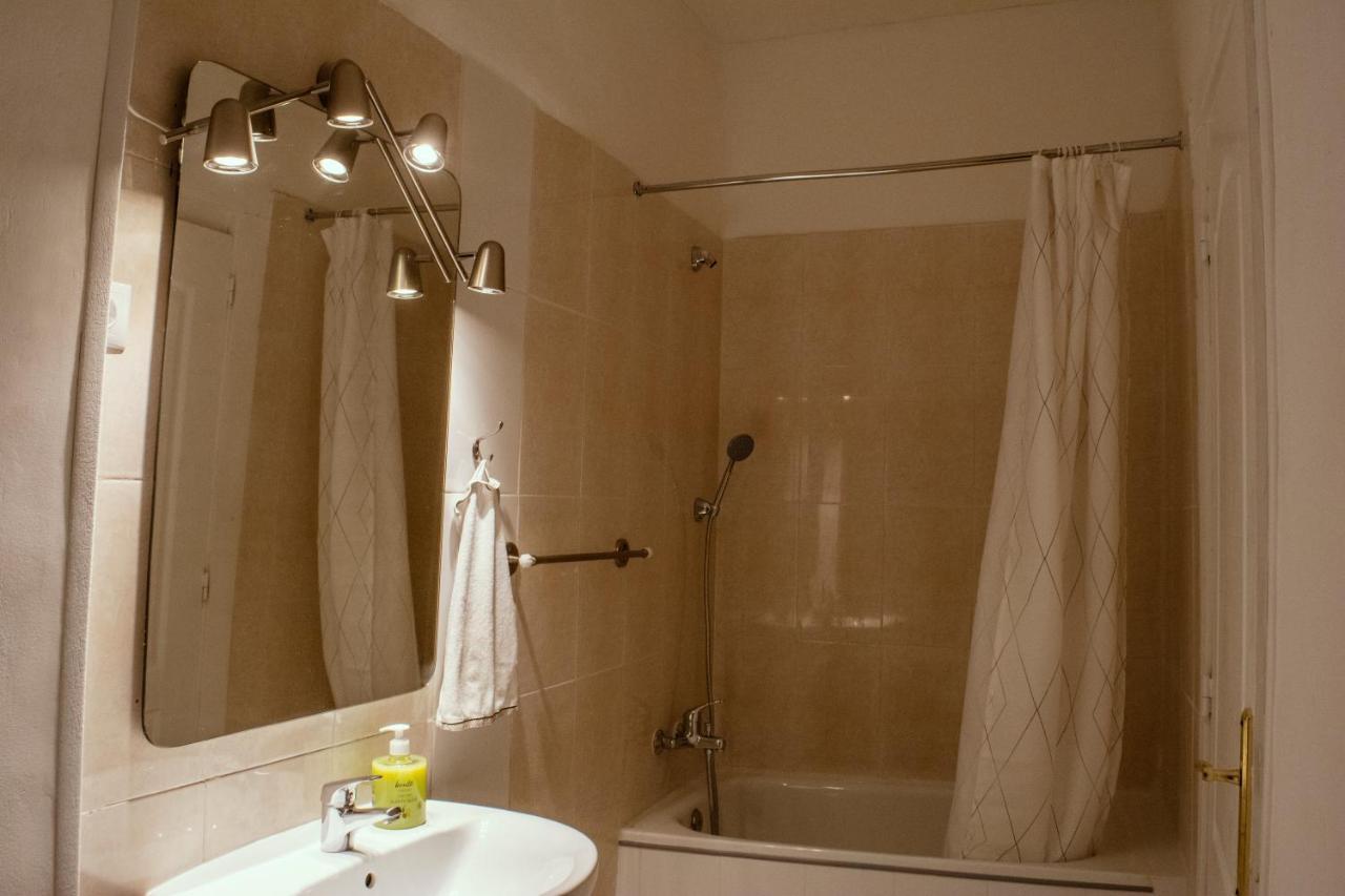 Double Room with Extra Bed and private bathroom