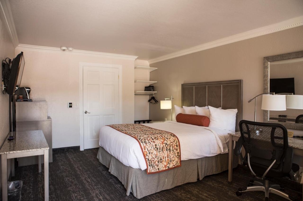 1 Queen Bed Accessible Non Smoking