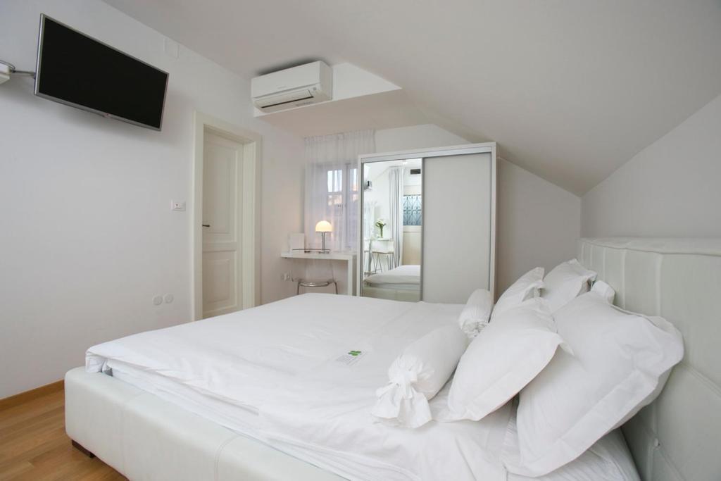 Superior Studio with Terrace - Vijugasta Street 15