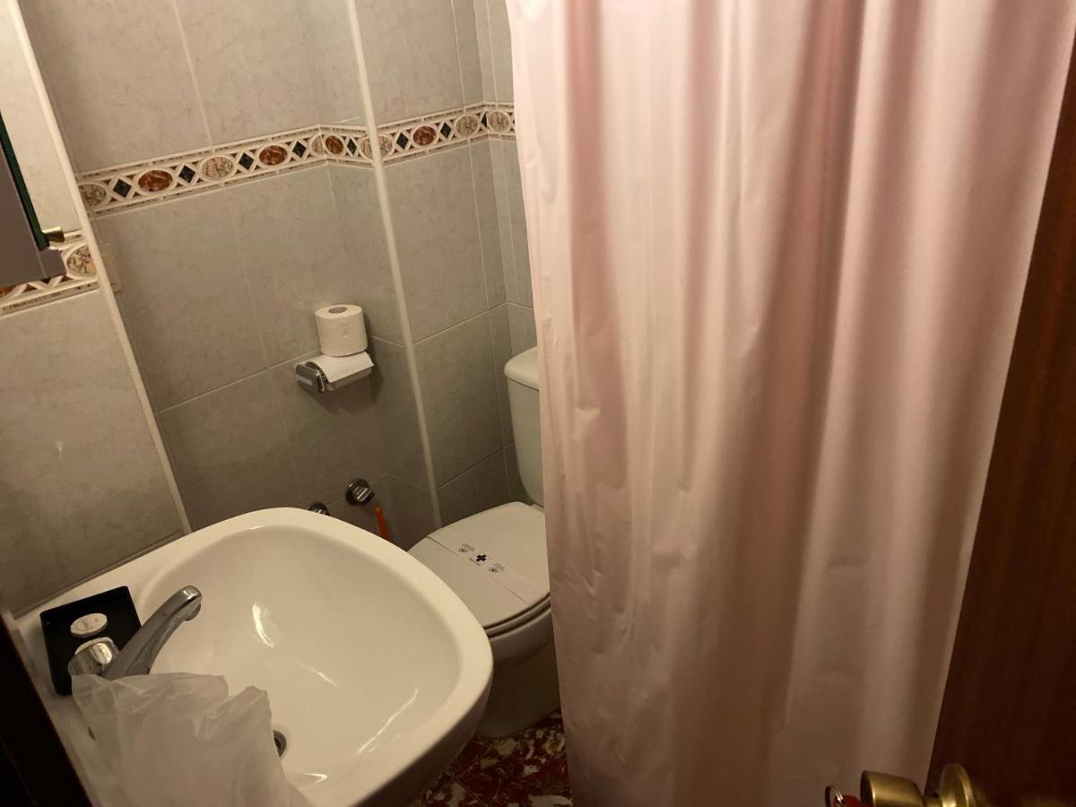 Habitación Doble con baño privado externo - 2 camas