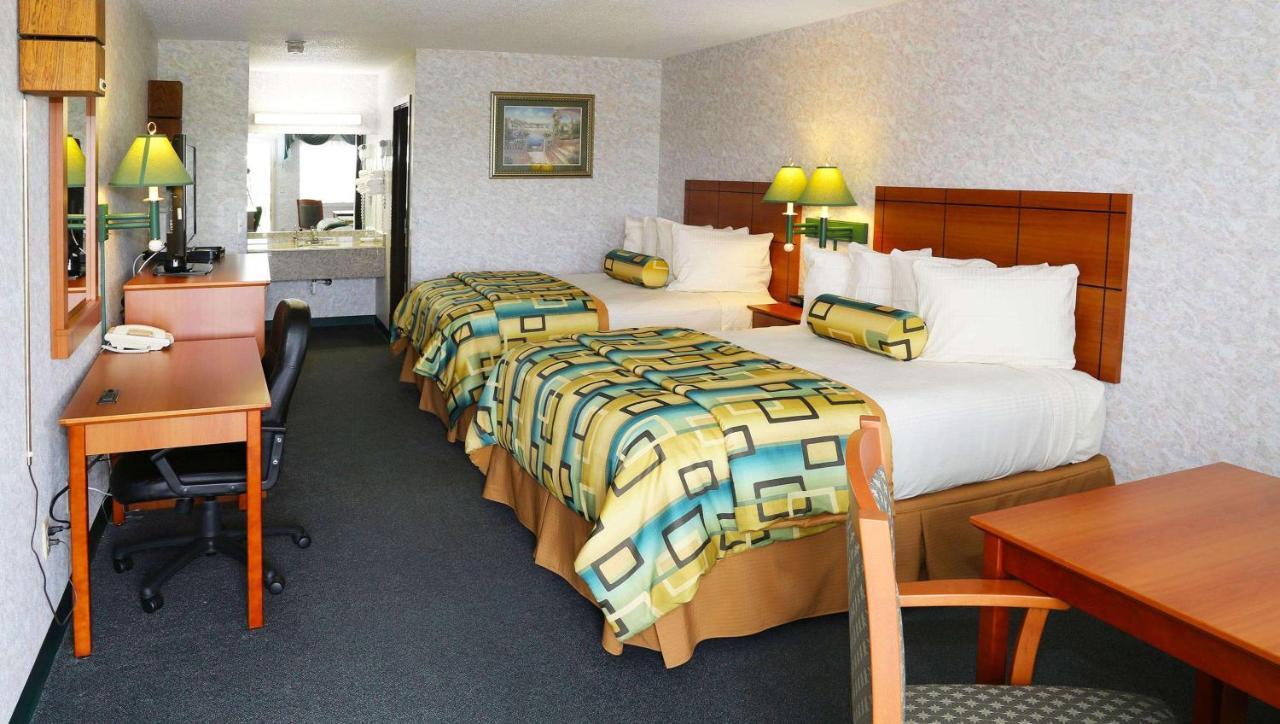 Standard Queen Room with Two Queen Beds,1084943245:JPEG