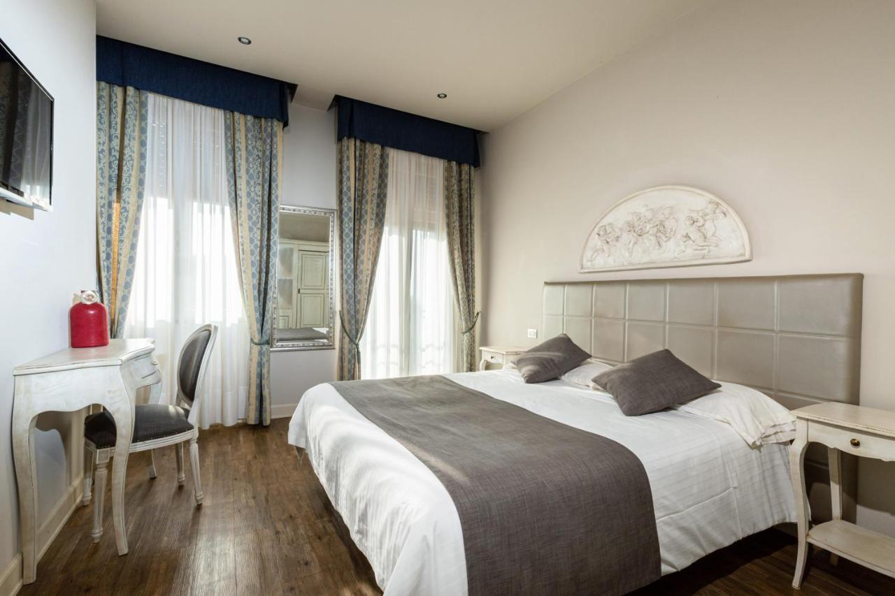 Comfort Double or Twin Room with Partial Lake View