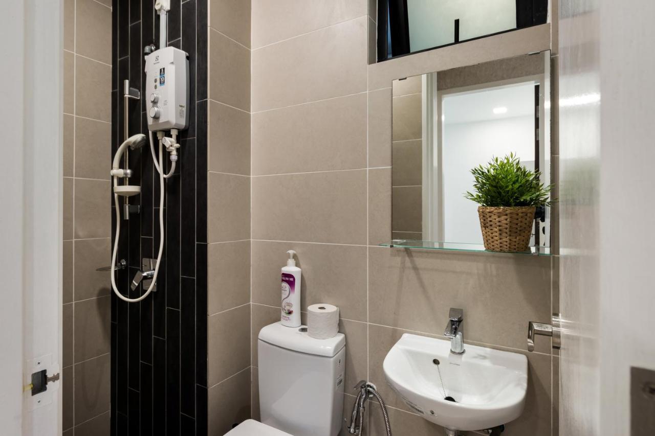 Three-Bedroom Apartment High Floor