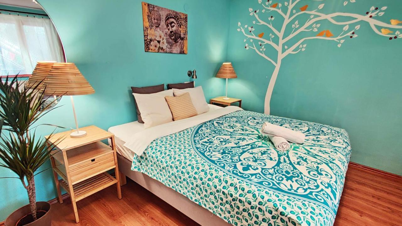 Tweepersoonskamer met Gedeelde Badkamer