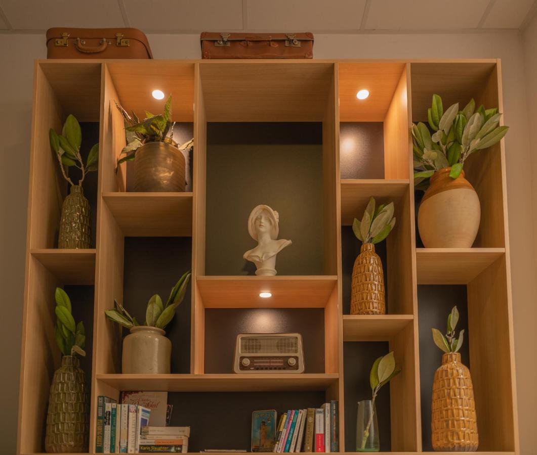 Cama en habitación compartida femenina de 6 camas