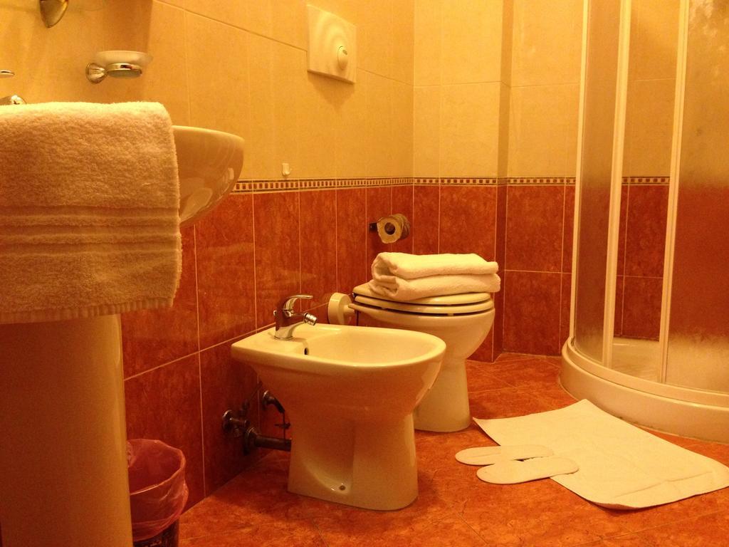 Two-Bedroom Apartment (4 Adults),265297201:JPEG