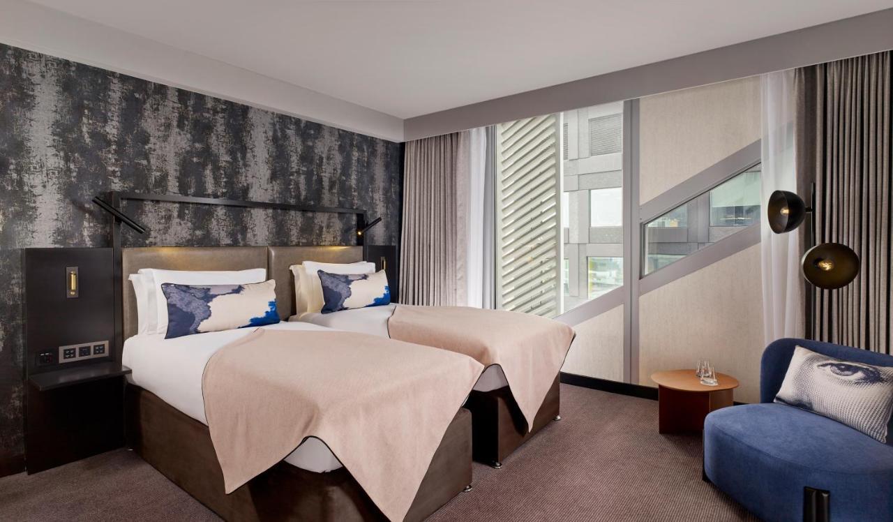 Feeling Superior - Kamer met Kingsize Bed en Uitzicht op Stad