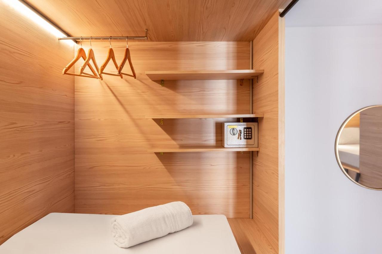 Cama en habitación compartida femenina de 6 camas