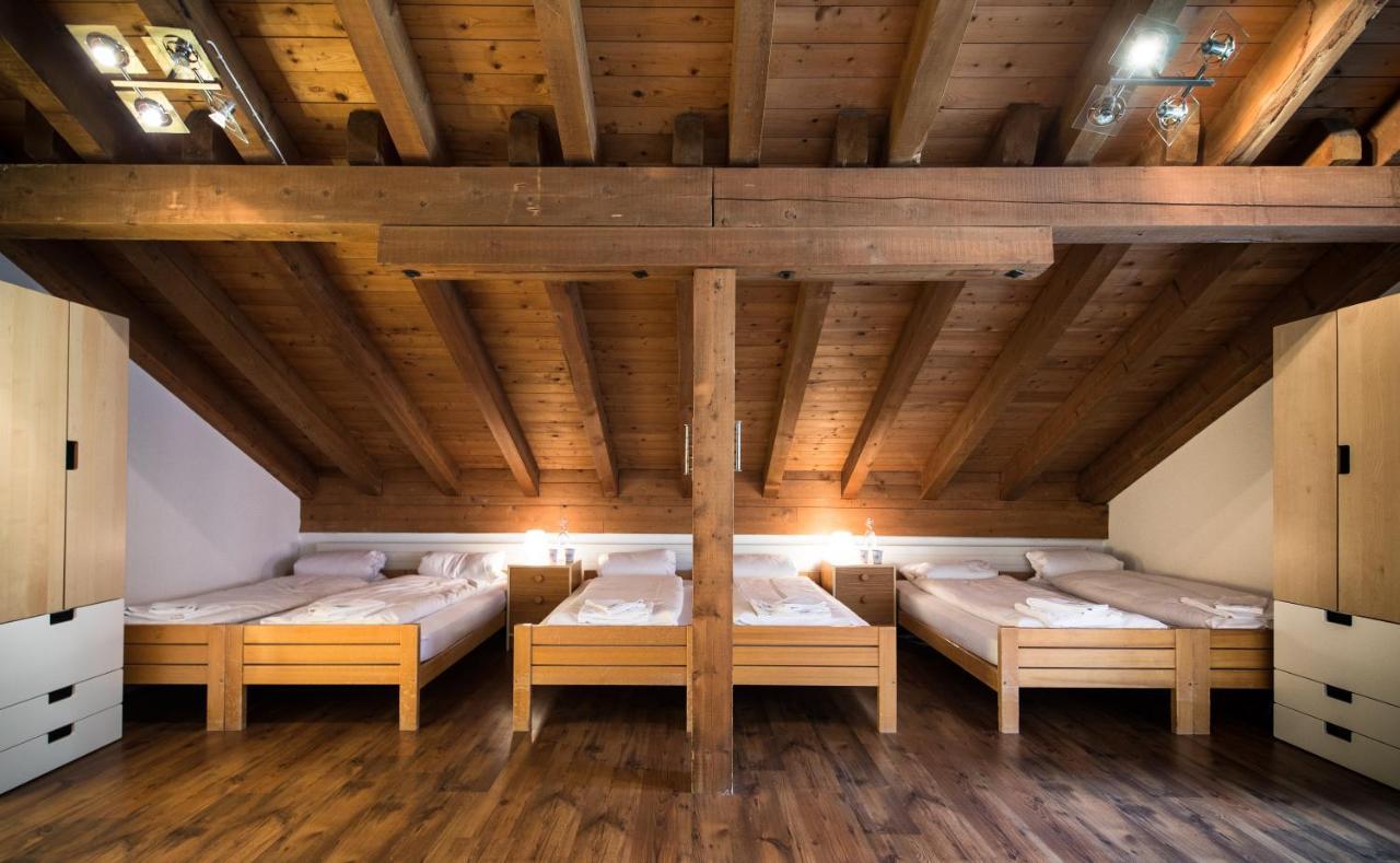 Familienzimmer mit Gemeinschaftsbad