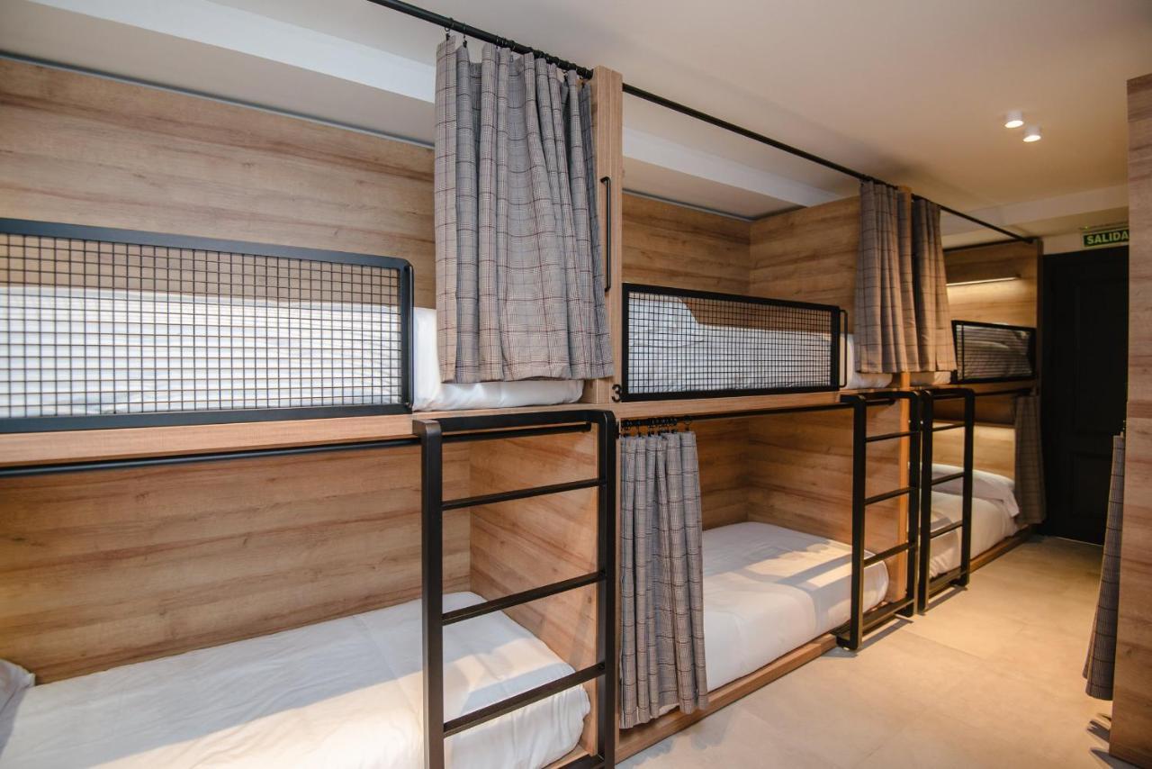 Bed 8-Bed Mixed Dormitory Room