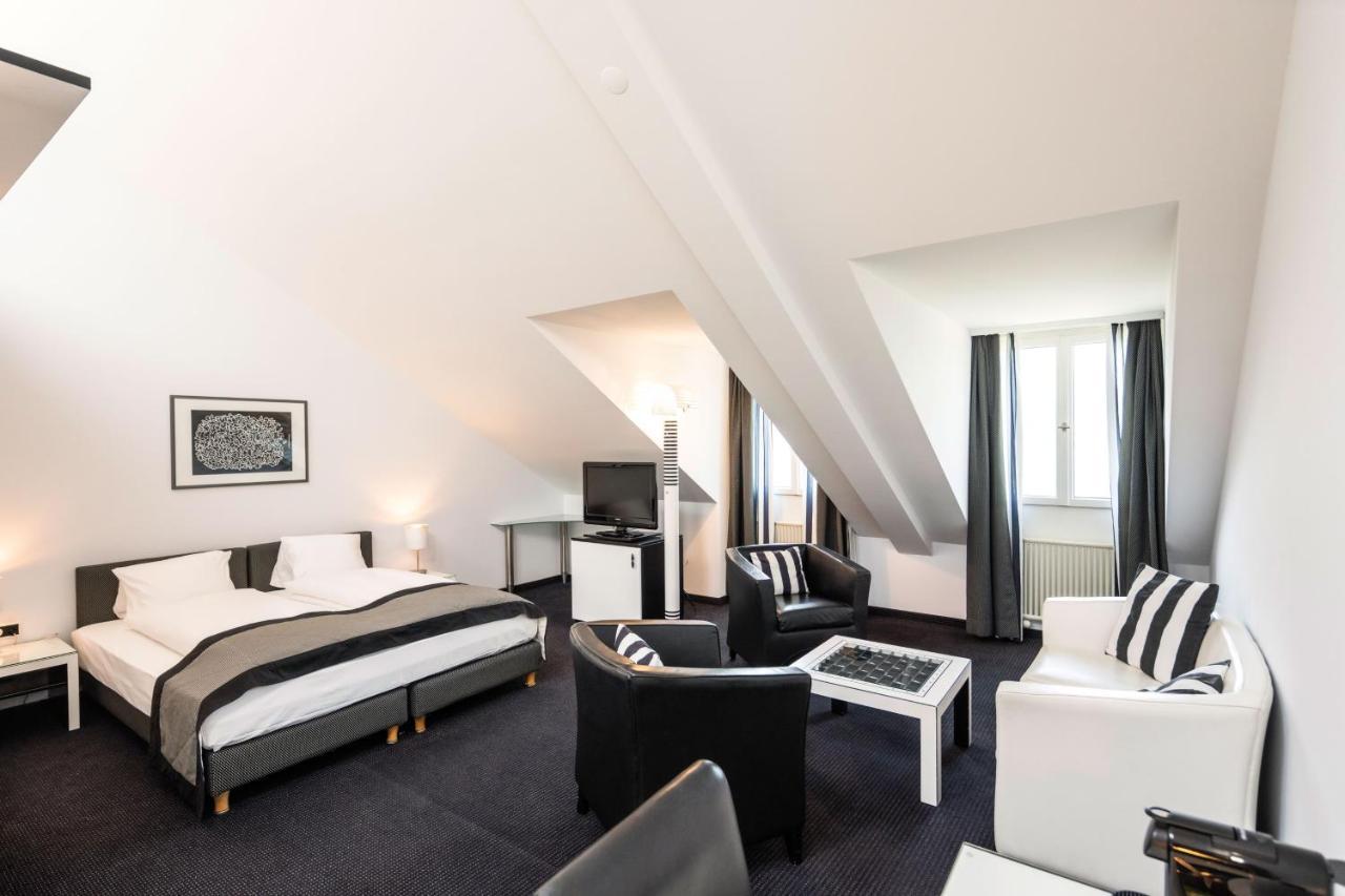 Deluxe Double or Twin Room with Lake View