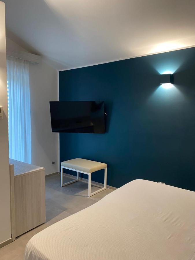 Deluxe Room (2 Adults + 1 Child),1152206415:JPEG