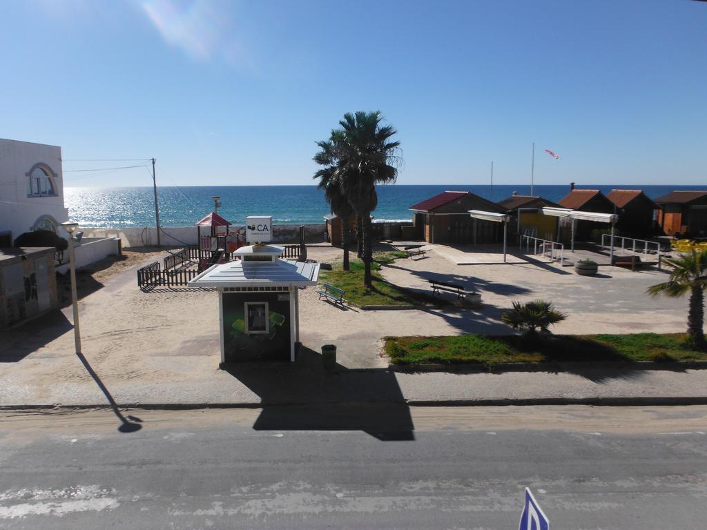 Habitación Doble Superior con balcón y vistas al mar o al río
