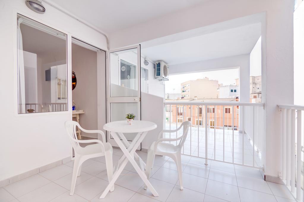 Zweibettzimmer mit Balkon