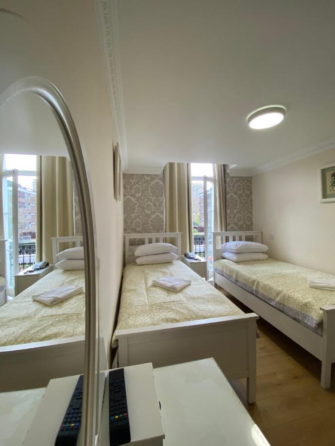 Zweibettzimmer mit Balkon