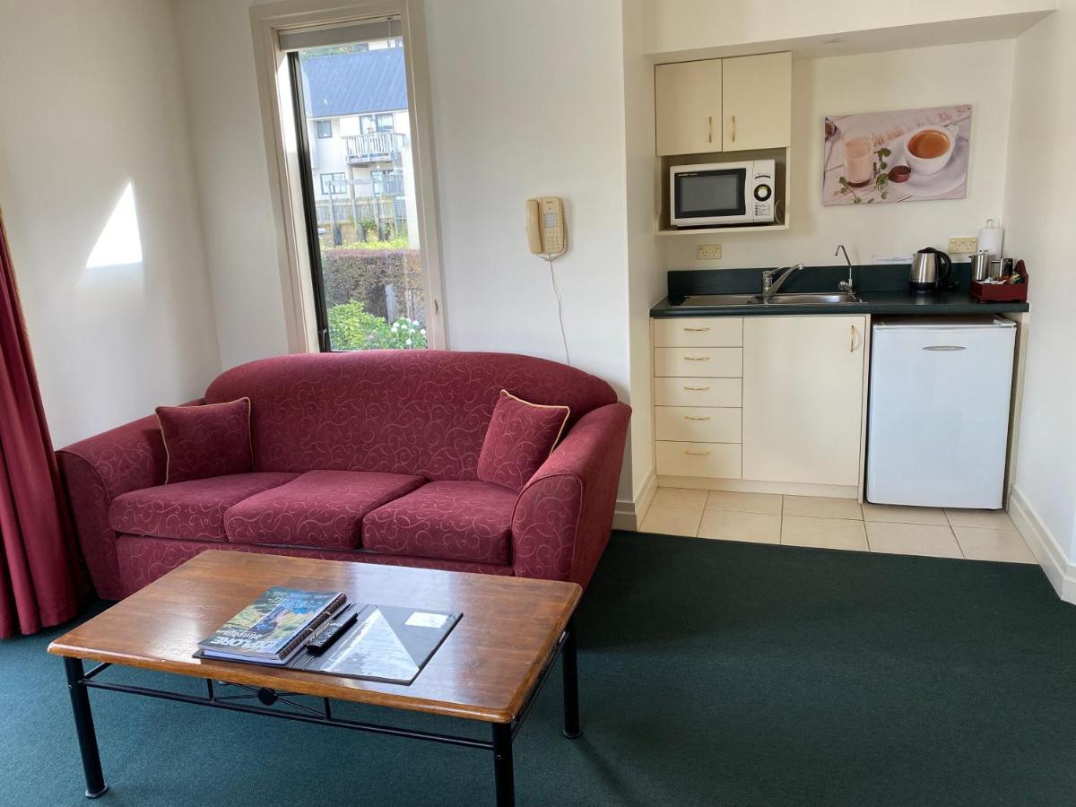 Deluxe One-Bedroom Suite