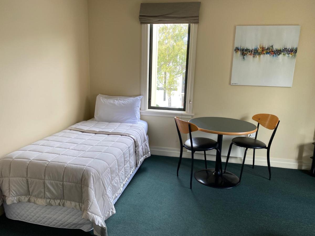 Deluxe One-Bedroom Suite