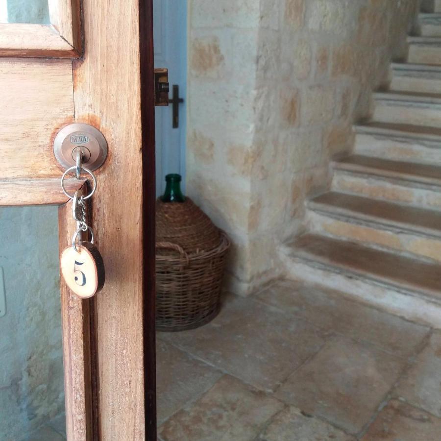 One-Bedroom Apartment with Balcony,1525098769:JPEG