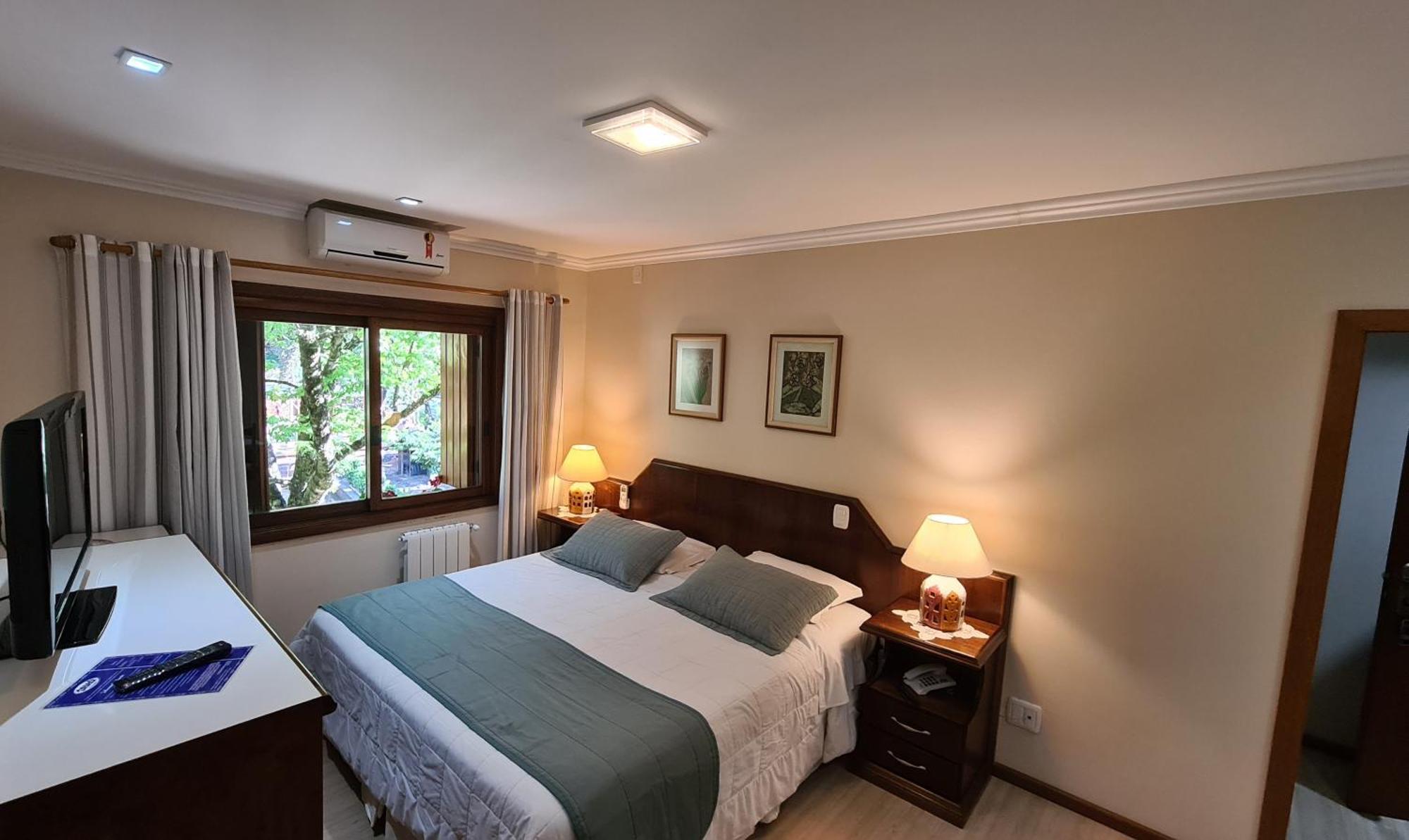 Quarto Deluxe com Cama de Casal ou 2 de Solteiro