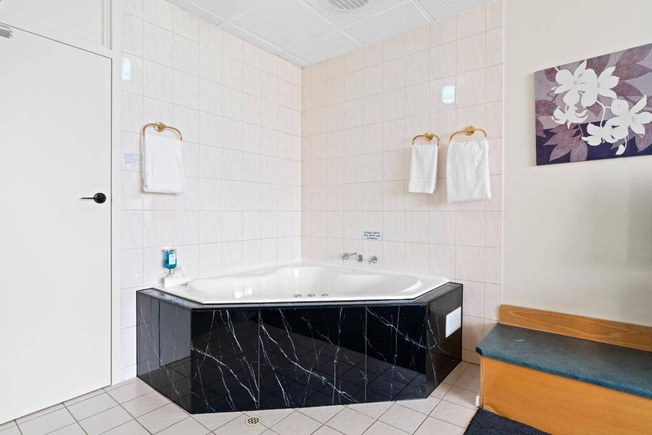 Family Room Spa Bath