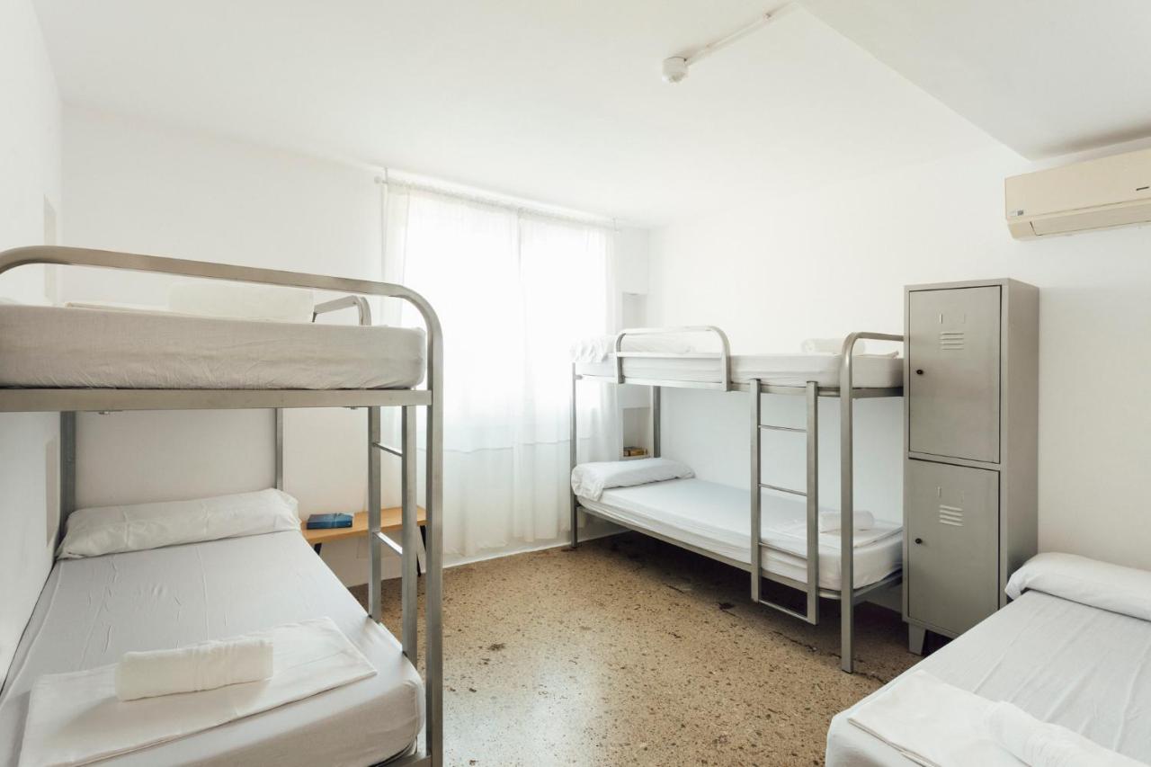 Familienzimmer mit eigenem externen Bad