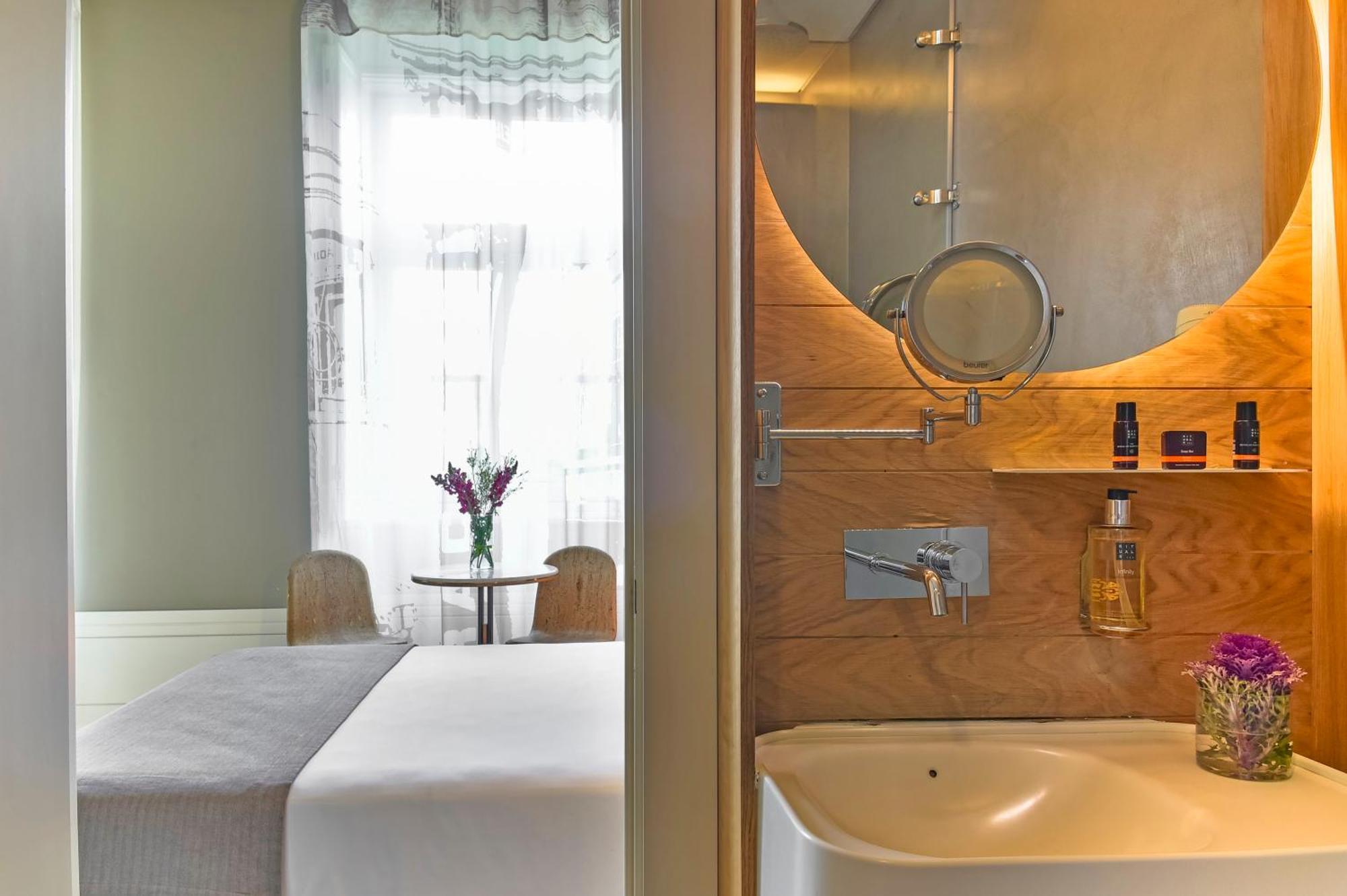 Double Room Rossio Square view
