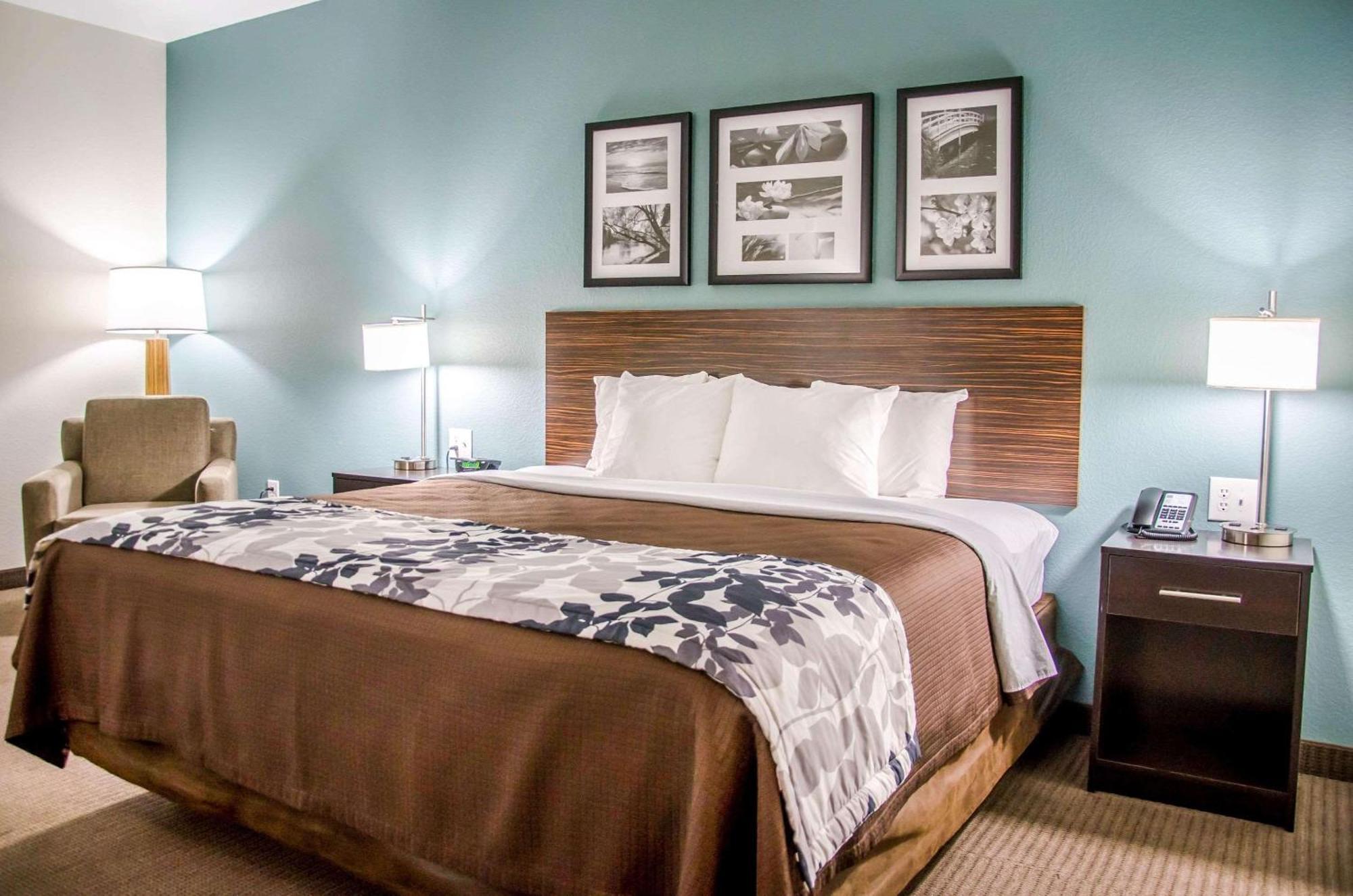 King Suite with Kitchenette - Non-Smoking