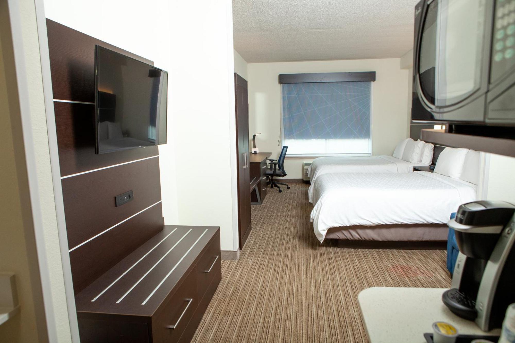 Queen Suite Two Queen Beds Sofa Bed