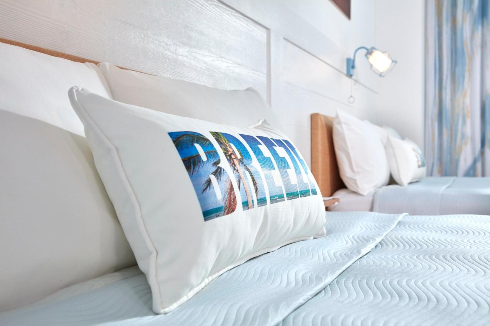 Standard Room with ADA Tub Mobility Accessible (Includes Early Park Admission*)