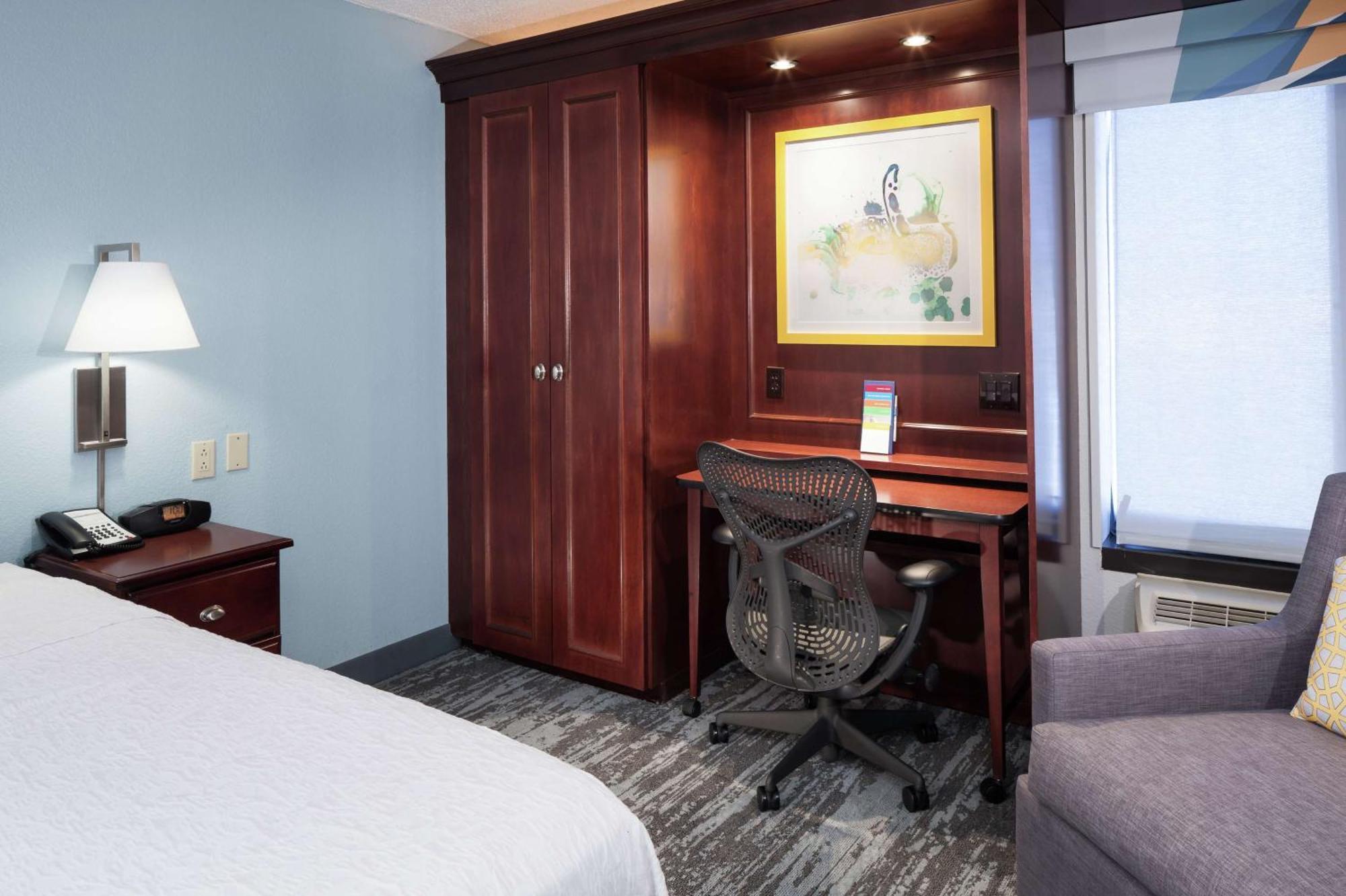 King Room with King Bed - Non-Smoking