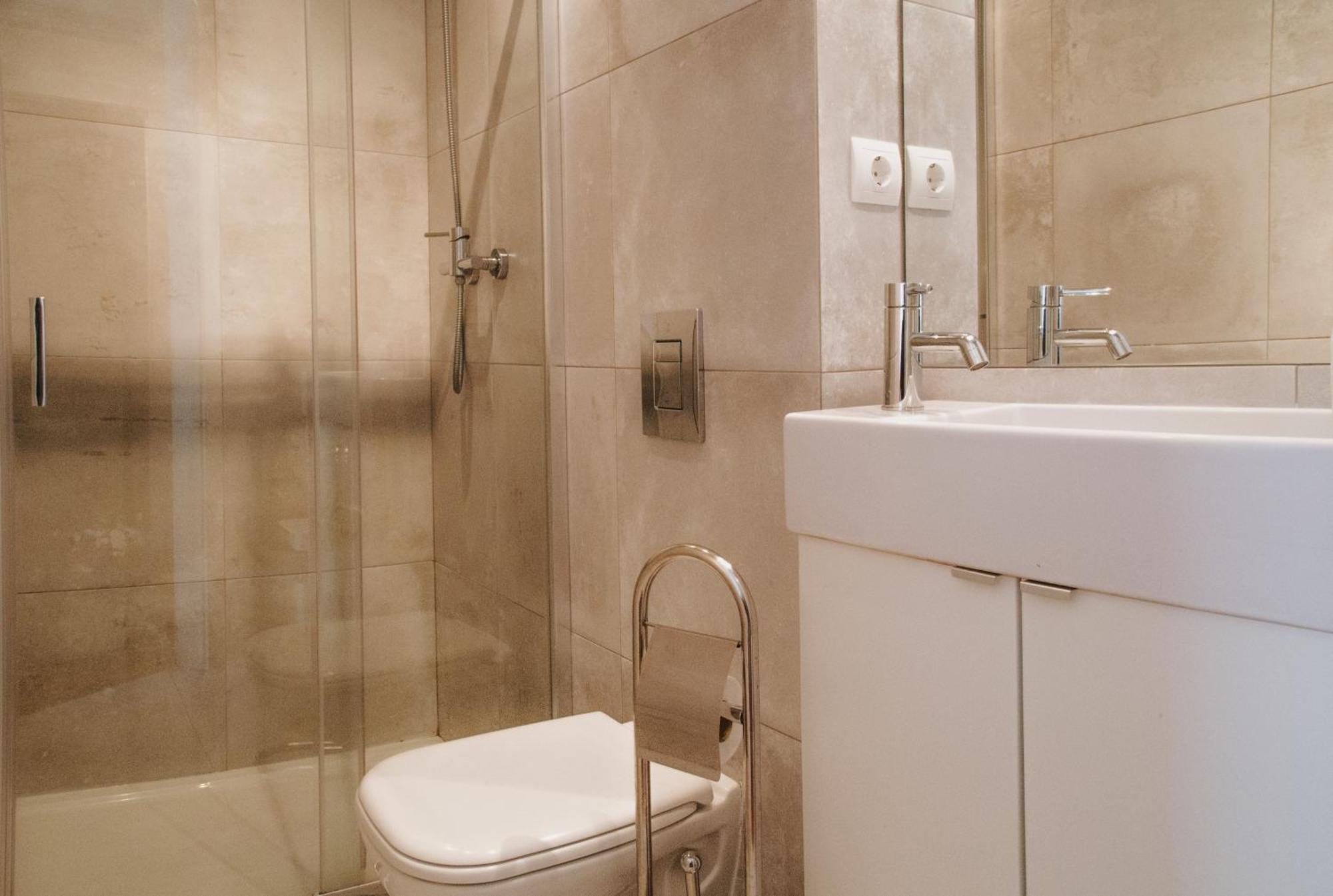 Zweibettzimmer mit eigenem Bad