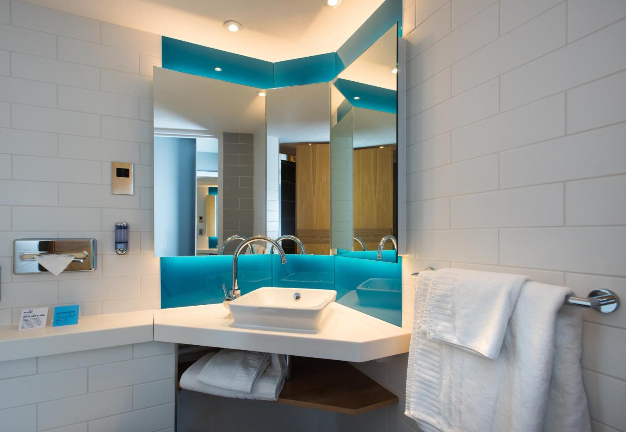 Standard Twin Room with Free Hot Breakfast - Accessible,1282788724:JPEG