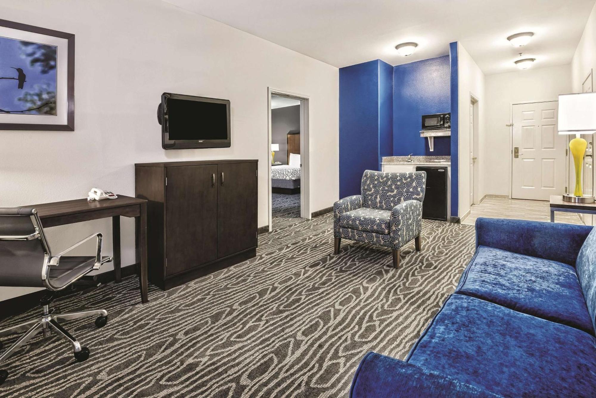 King Suite with Countryside View - Non-Smoking