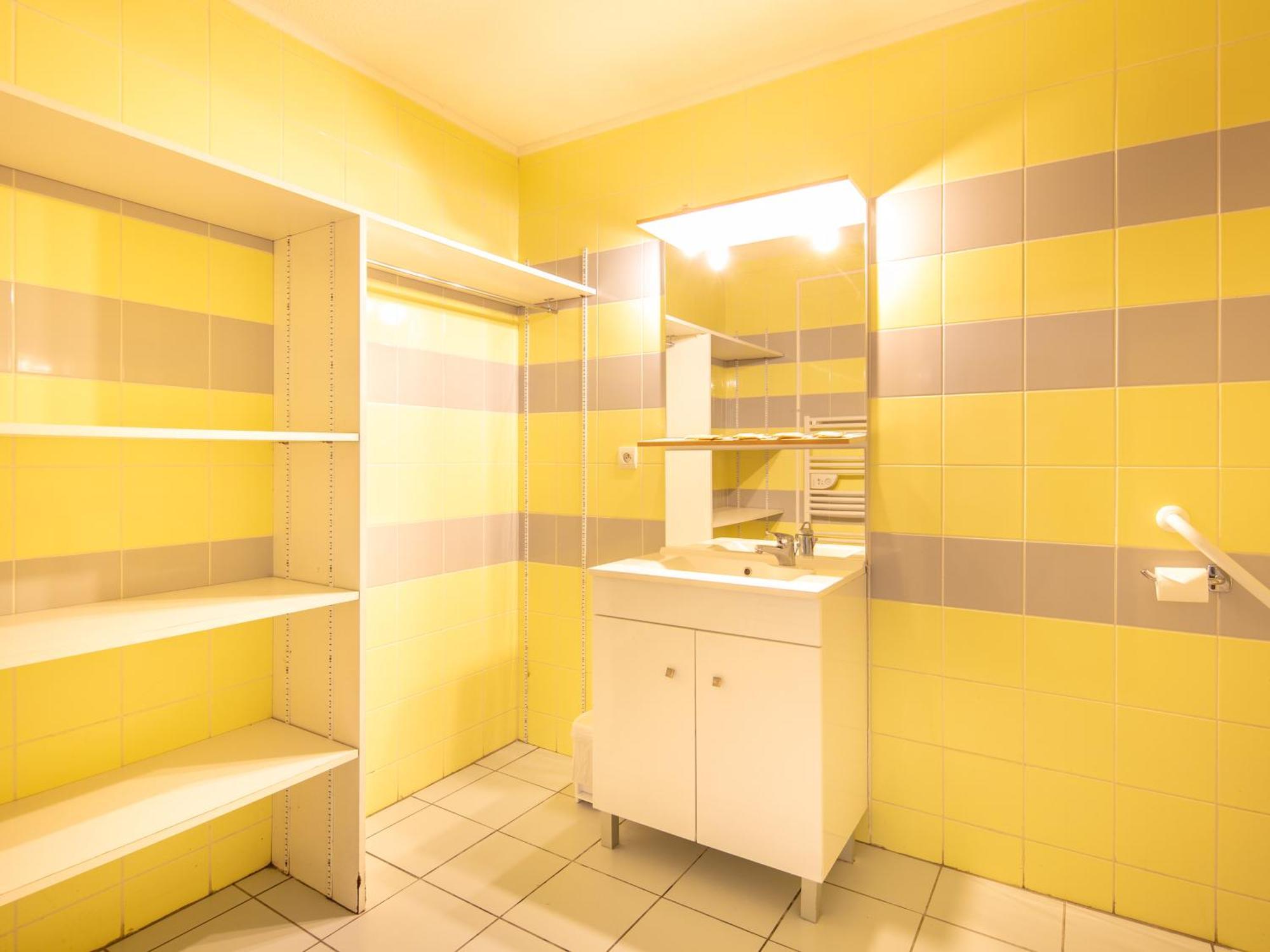 1 Bedroom Apartment with sleeping area for 8 persons