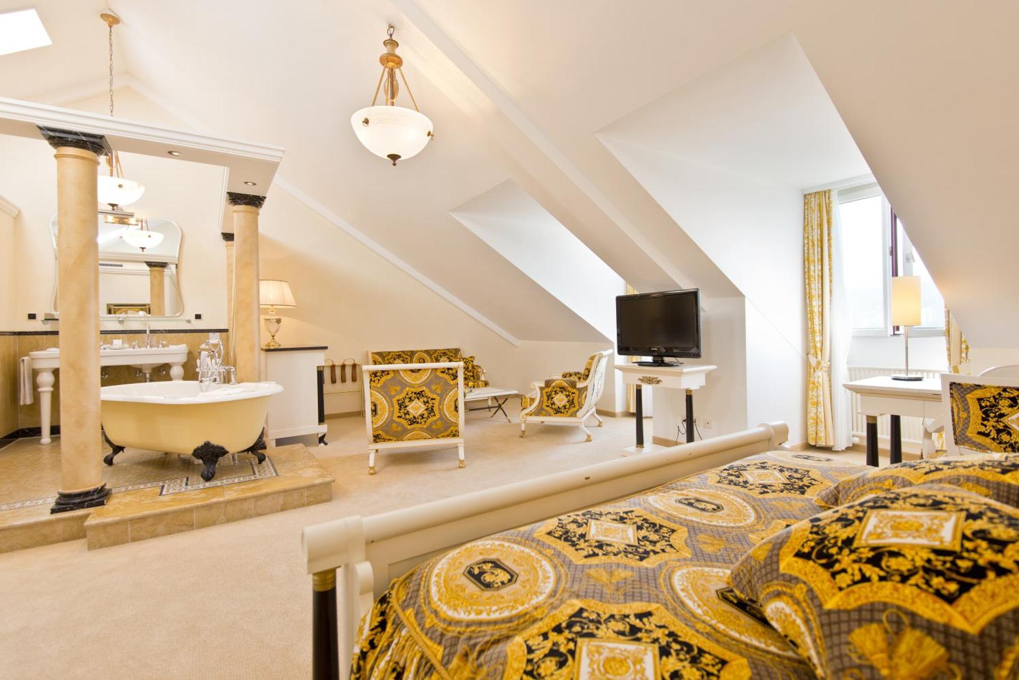 Deluxe Double or Twin Room with Lake View,1295796766:JPEG