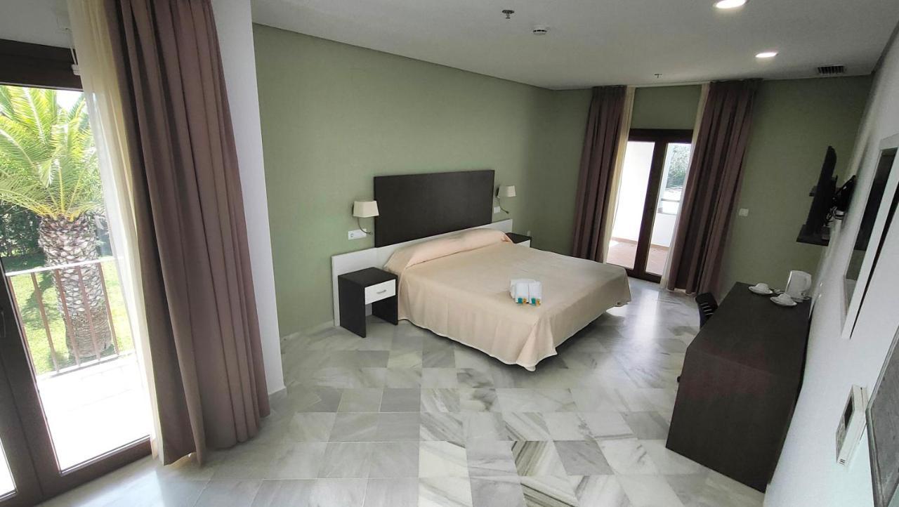 Doppel-/Zweibettzimmer mit Gartenblick