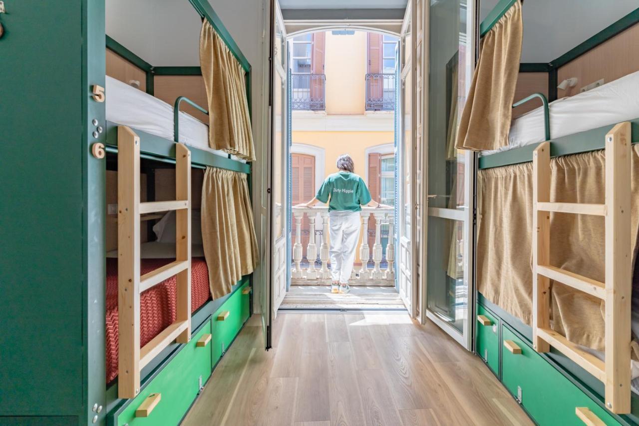 Bed Deluxe 8-Bed Mixed Dormitory Room