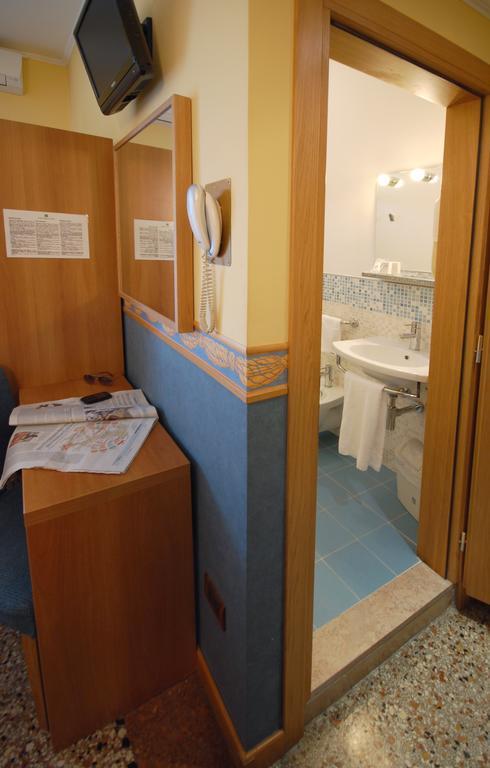 Deluxe Single Room,1216267531:JPEG
