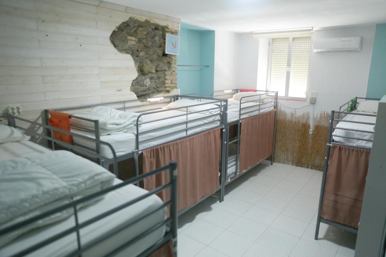 Bed 8-Bed Dormitory Room