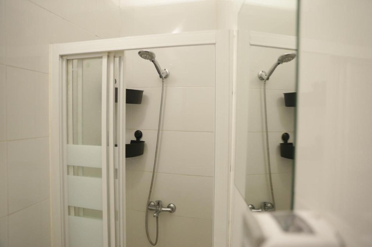 Single Bed 10-Bed Dormitory Room