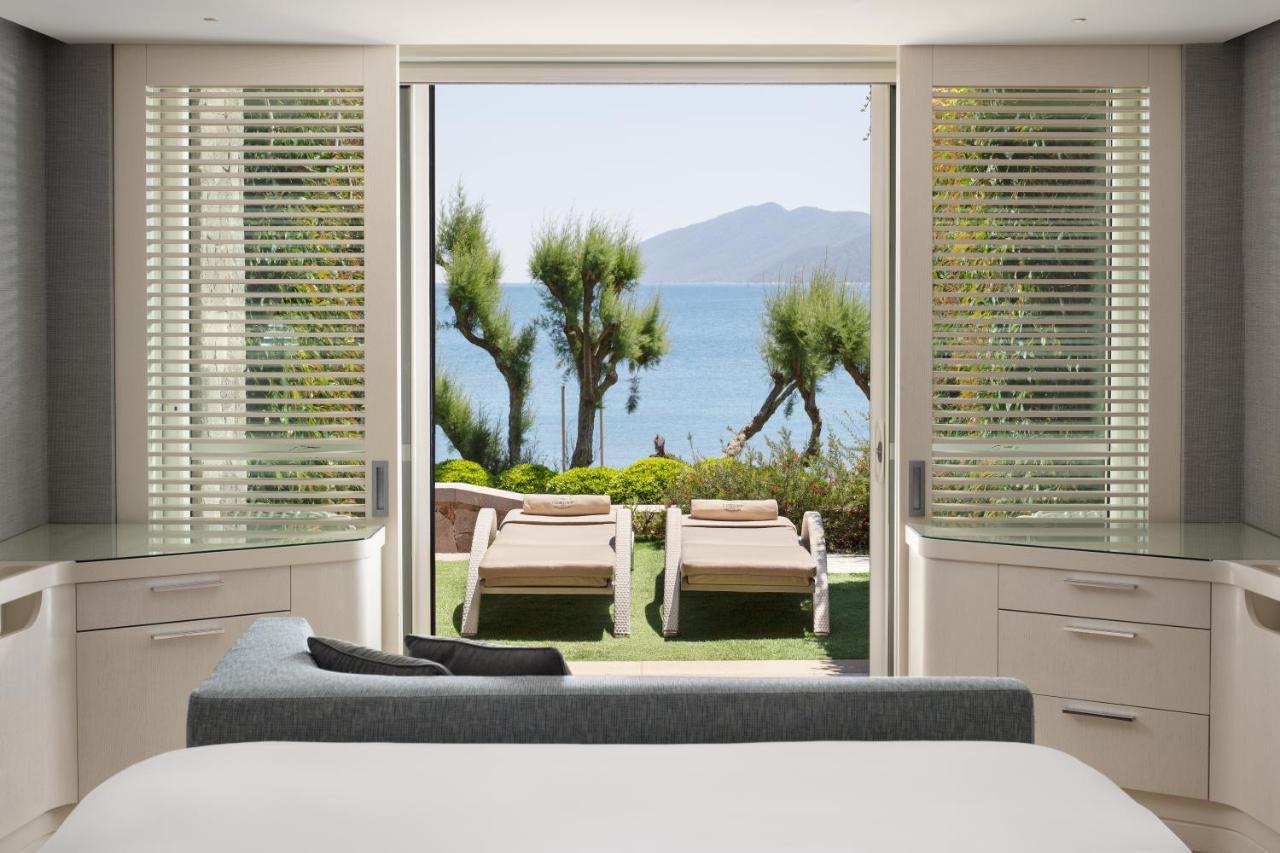 Deluxe Marine Room, Guest room, 1 King, Sea view, Balcony