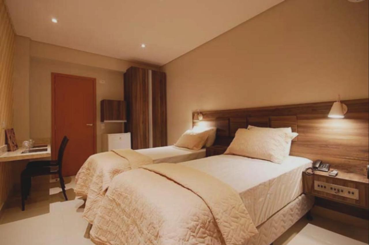 Quarto com Cama de Casal ou 2 de Solteiro