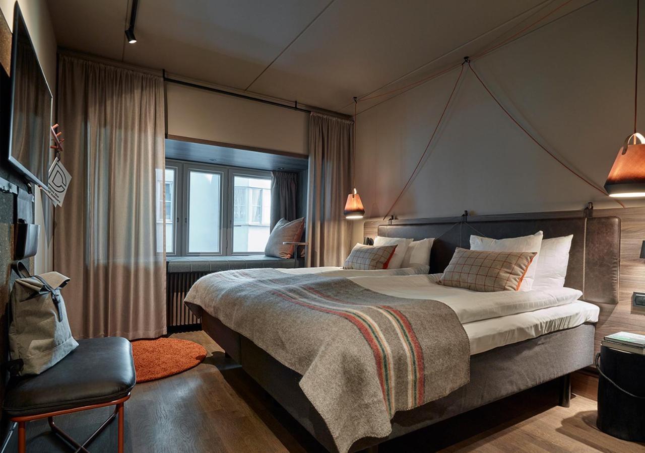 Quarto Clássico com 2 Camas de Solteiro