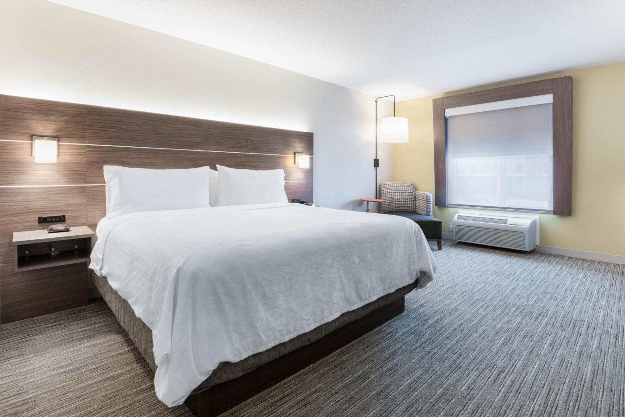 King Room Mobility Access or Roll Shower Non-Smoking