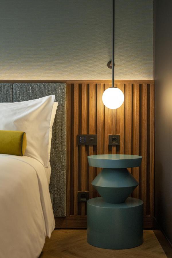 Deluxe King Room with City View