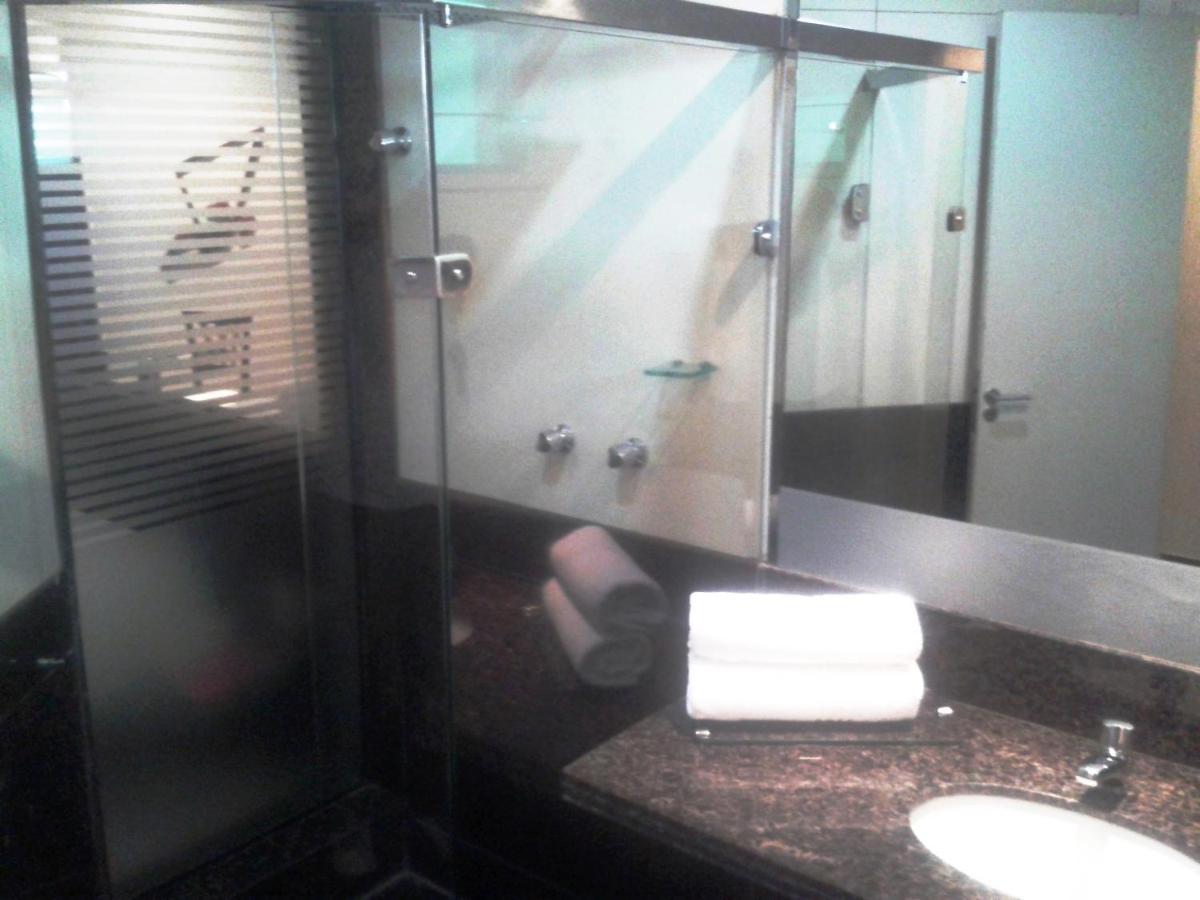 Deluxe Double Room Shower,1479599988:JPEG