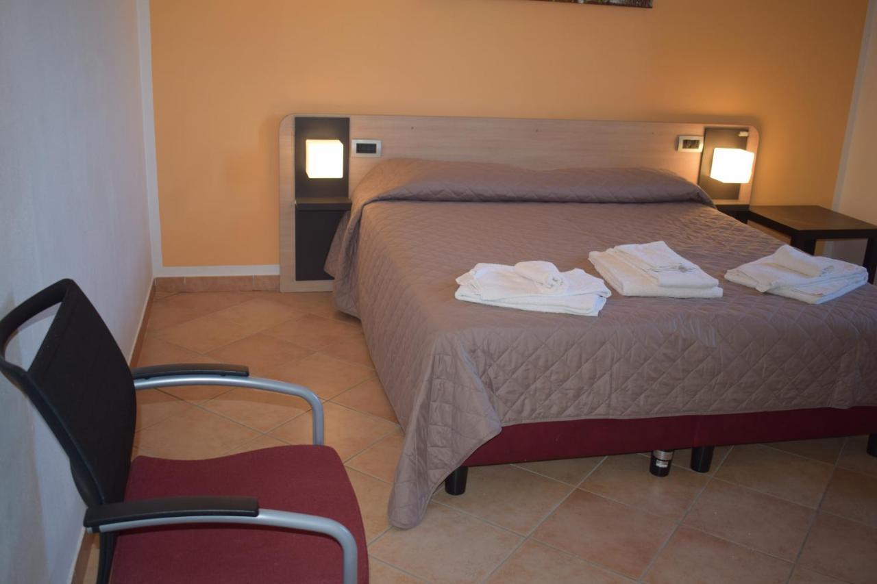 Small Double or Twin Room,1480299182:JPEG